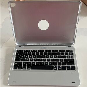 Arteck Silver Keyboard Case